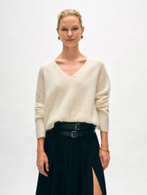 Load image into Gallery viewer, Brushed Cashmere Easy V Neck