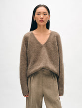 Load image into Gallery viewer, Brushed Cashmere Easy V Neck