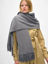 Load image into Gallery viewer, Merino Cashmere Tassel Scarf