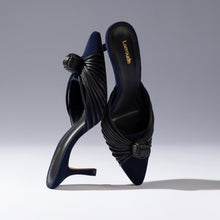 Load image into Gallery viewer, Mini Valerie Pump In Navy Suede and Black Leather