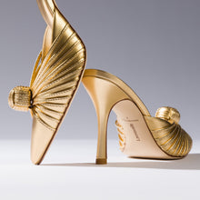 Load image into Gallery viewer, Valerie Pump In Gold Metallic Leather