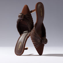 Load image into Gallery viewer, Mini Valerie Pump In Brown Suede