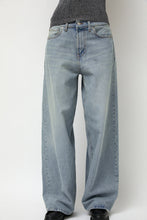 Load image into Gallery viewer, 6397 Roomy Jean in 90s Blue