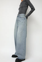 Load image into Gallery viewer, 6397 Roomy Jean in 90s Blue