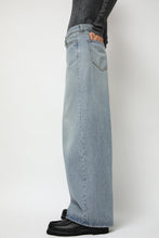 Load image into Gallery viewer, 6397 Roomy Jean in 90s Blue