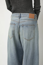 Load image into Gallery viewer, 6397 Roomy Jean in 90s Blue