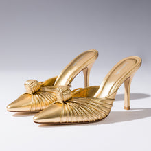 Load image into Gallery viewer, Valerie Pump In Gold Metallic Leather