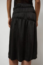 Load image into Gallery viewer, Anggae Satin Gather Long Skirt in Black