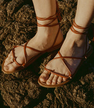 Load image into Gallery viewer, DÔEN &amp; K.JACQUES BIKINI SANDAL -- ROUGE VACHETTA