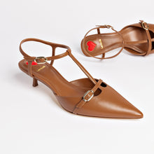 Load image into Gallery viewer, Grace Pump In Caramel Leather