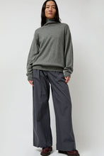 Load image into Gallery viewer, Batoner Innocent Cashmere Turtleneck in Grey