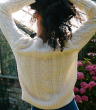 Load image into Gallery viewer, CARTWRIGHT CASHMERE SWEATER -- IVORY