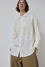 Load image into Gallery viewer, CORDERA Flower Jacquard Shirt in White