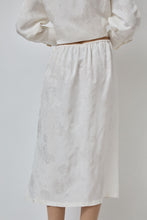 Load image into Gallery viewer, CORDERA Flower Jacquard Skirt in White