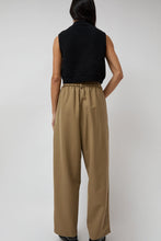 Load image into Gallery viewer, CORDERA Tailoring Pocket Pants in Alondra