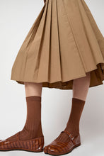 Load image into Gallery viewer, Drogheria Crivellini Viscose Tabi Socks in Camel