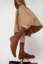 Load image into Gallery viewer, Drogheria Crivellini Viscose Tabi Socks in Camel