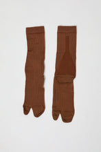 Load image into Gallery viewer, Drogheria Crivellini Viscose Tabi Socks in Camel