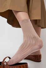 Load image into Gallery viewer, Drogheria Crivellini Viscose Tabi Socks in Rosewood