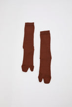 Load image into Gallery viewer, Drogheria Crivellini Cjalce Viscose Tabi Socks in Camel