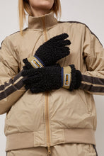 Load image into Gallery viewer, Elmer Teddy Glove in Black