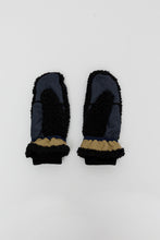 Load image into Gallery viewer, Elmer Teddy Mitten in Black