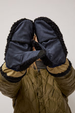 Load image into Gallery viewer, Elmer Teddy Mitten in Black