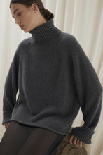 Load image into Gallery viewer, GIA CASHMERE TURTLENECK SWEATER