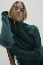 Load image into Gallery viewer, JOSLYN TURTLENECK CASHMERE SWEATER