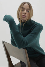 Load image into Gallery viewer, JOSLYN TURTLENECK CASHMERE SWEATER