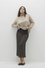 Load image into Gallery viewer, JOSLYN TURTLENECK CASHMERE SWEATER