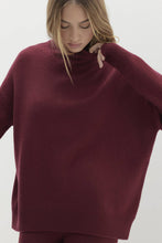 Load image into Gallery viewer, JOSLYN TURTLENECK CASHMERE SWEATER