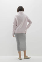 Load image into Gallery viewer, JOSLYN TURTLENECK CASHMERE SWEATER