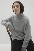 Load image into Gallery viewer, JOSLYN TURTLENECK CASHMERE SWEATER