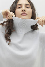 Load image into Gallery viewer, NOELLE TURTLENECK CASHMERE SWEATER