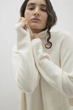 Load image into Gallery viewer, NOELLE TURTLENECK CASHMERE SWEATER