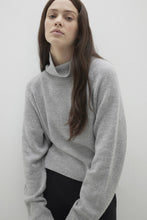 Load image into Gallery viewer, NOELLE TURTLENECK CASHMERE SWEATER