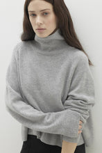 Load image into Gallery viewer, NOELLE TURTLENECK CASHMERE SWEATER