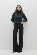 Load image into Gallery viewer, RUMER FITTED CASHMERE TURTLENECK