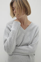 Load image into Gallery viewer, SYDNEY V-NECK CASHMERE SWEATER