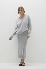 Load image into Gallery viewer, SYDNEY V-NECK CASHMERE SWEATER