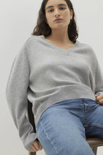 Load image into Gallery viewer, SYDNEY V-NECK CASHMERE SWEATER