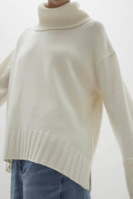 Load image into Gallery viewer, JANINE TURTLENECK CASHMERE SWEATER