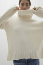 Load image into Gallery viewer, JANINE TURTLENECK CASHMERE SWEATER