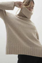 Load image into Gallery viewer, JANINE TURTLENECK CASHMERE SWEATER