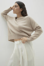 Load image into Gallery viewer, TAMMY CASHMERE CREWNECK SWEATER