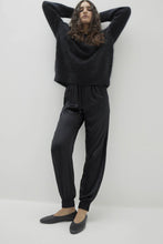 Load image into Gallery viewer, AGNES BRUSHED CASHMERE CREWNECK SWEATER