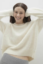 Load image into Gallery viewer, AGNES BRUSHED CASHMERE CREWNECK SWEATER