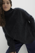 Load image into Gallery viewer, ETHEL BRUSHED CASHMERE TURTLENECK SWEATER