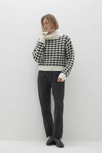 Load image into Gallery viewer, IRIS HOUNDSTOOTH CASHMERE TURTLENECK SWEATER